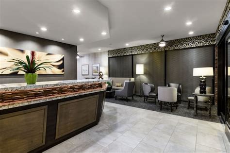 Top Pet Friendly Hotels in Valencia, CA .